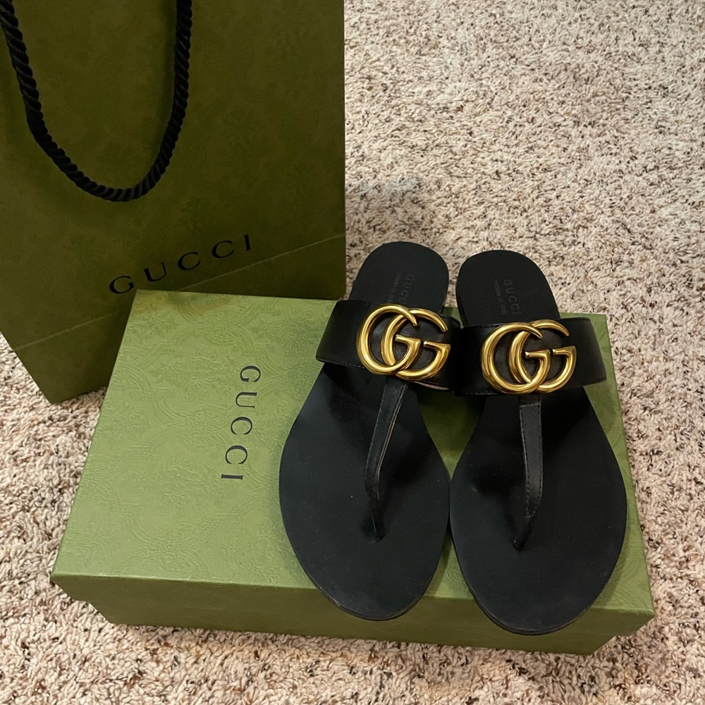 Gucci Black Leather Thong Sandals with Gold Double G